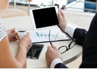 IT SalesaaS lead generation specialists at work